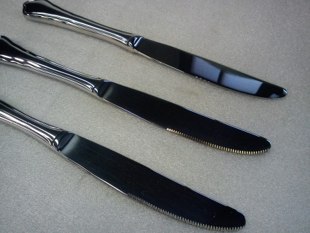 Oprava  zúbkovaného  ostria  stolových  nožov.